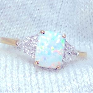Opal ring - Size 7